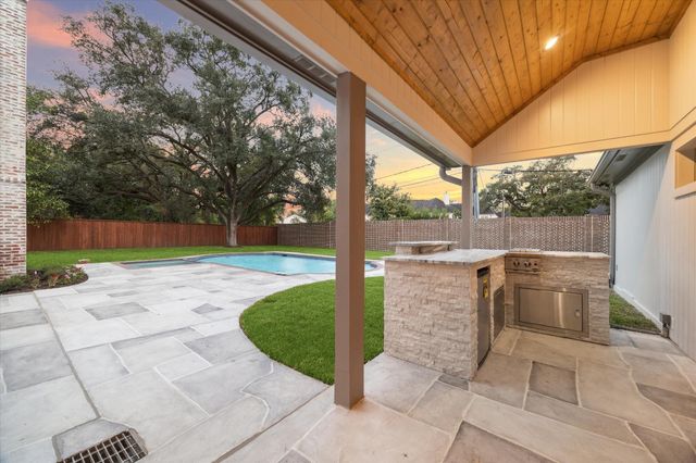 5665 Pine Forest Road, Houston, TX 77056