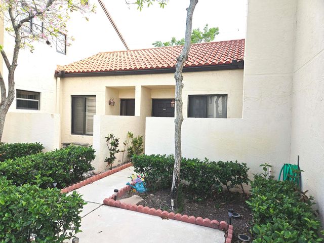 16 Vía De Casas Sur 103, Boynton Beach, FL 33426