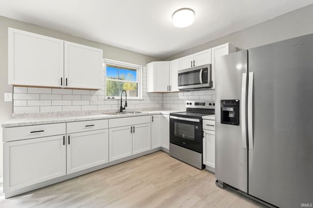 2228 E Gump Road, Fort Wayne, IN 46845