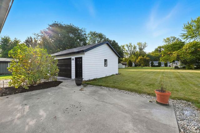 2228 E Gump Road, Fort Wayne, IN 46845