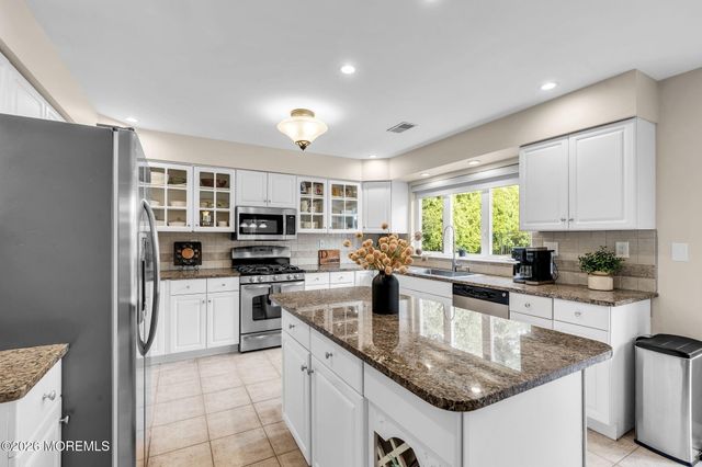 6 Edinburgh Court, Jackson, NJ 08527