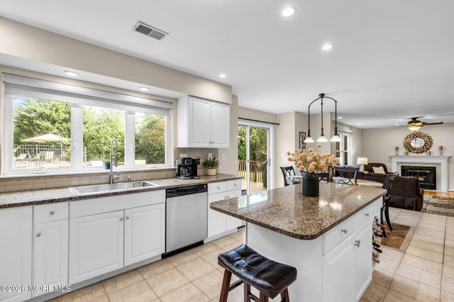 6 Edinburgh Court, Jackson, NJ 08527