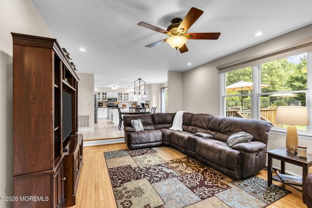6 Edinburgh Court, Jackson, NJ 08527