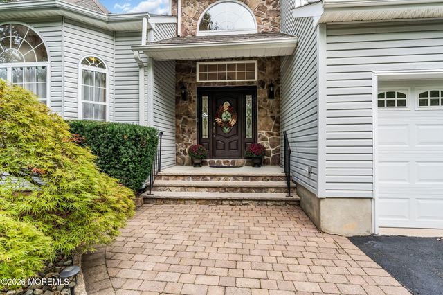 6 Edinburgh Court, Jackson, NJ 08527