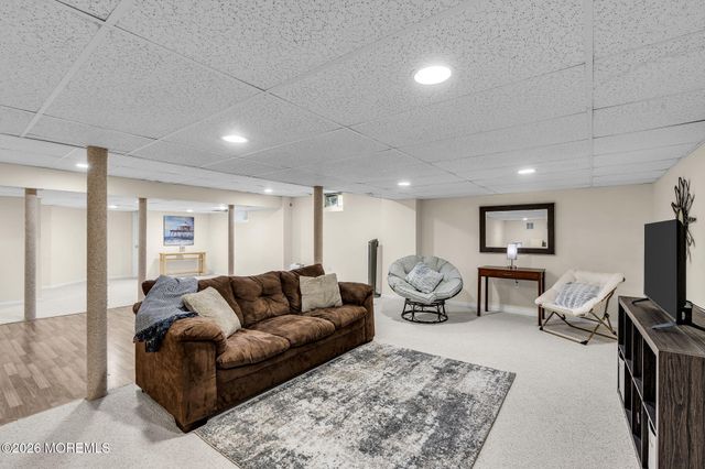 6 Edinburgh Court, Jackson, NJ 08527