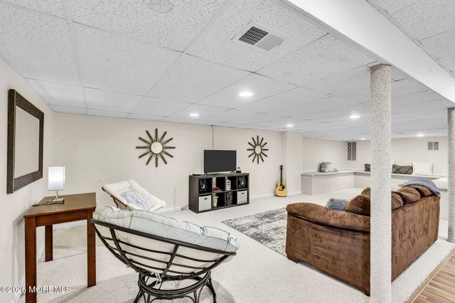 6 Edinburgh Court, Jackson, NJ 08527