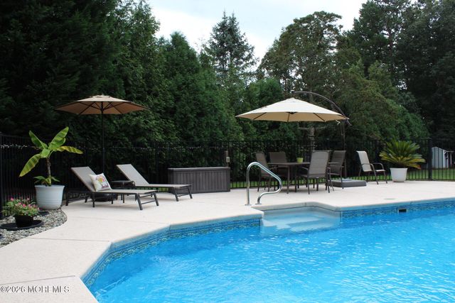 6 Edinburgh Court, Jackson, NJ 08527