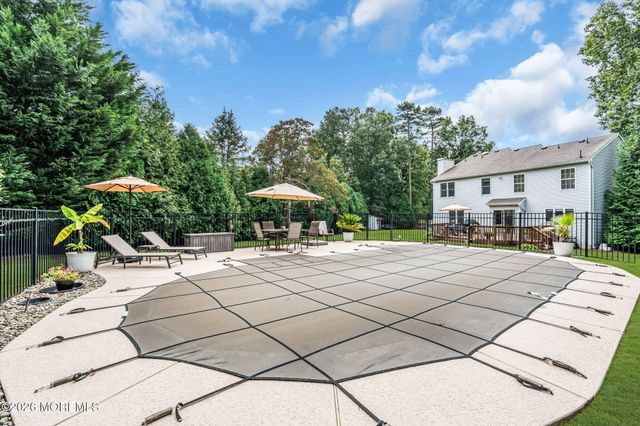6 Edinburgh Court, Jackson, NJ 08527