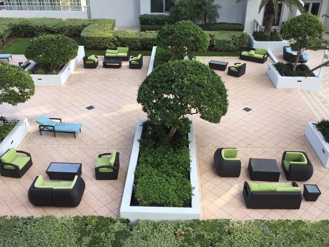1050 Brickell Avenue 402, Miami, FL 33131