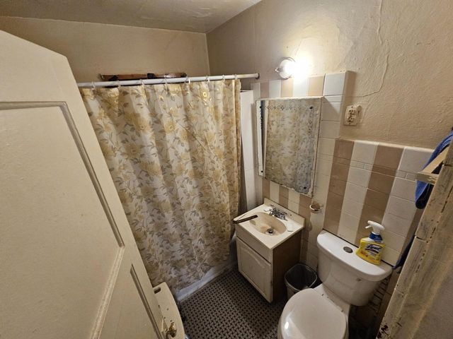 4143 N 10th STREET, Milwaukee, WI 53209