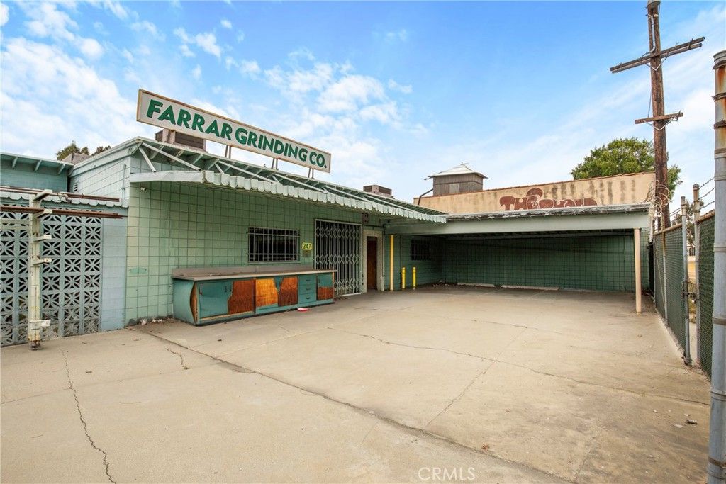 335 E Beach Avenue, Inglewood, CA 90302 — photo 2