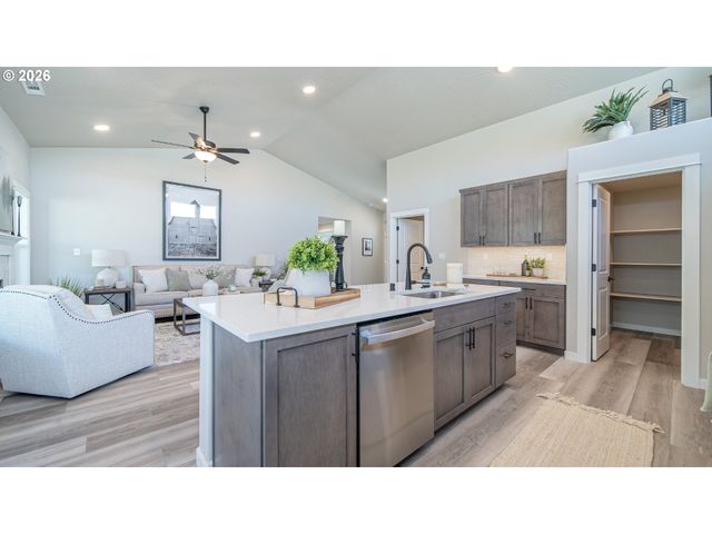 4734 STONEFIELD Ct, Florence, OR 97439