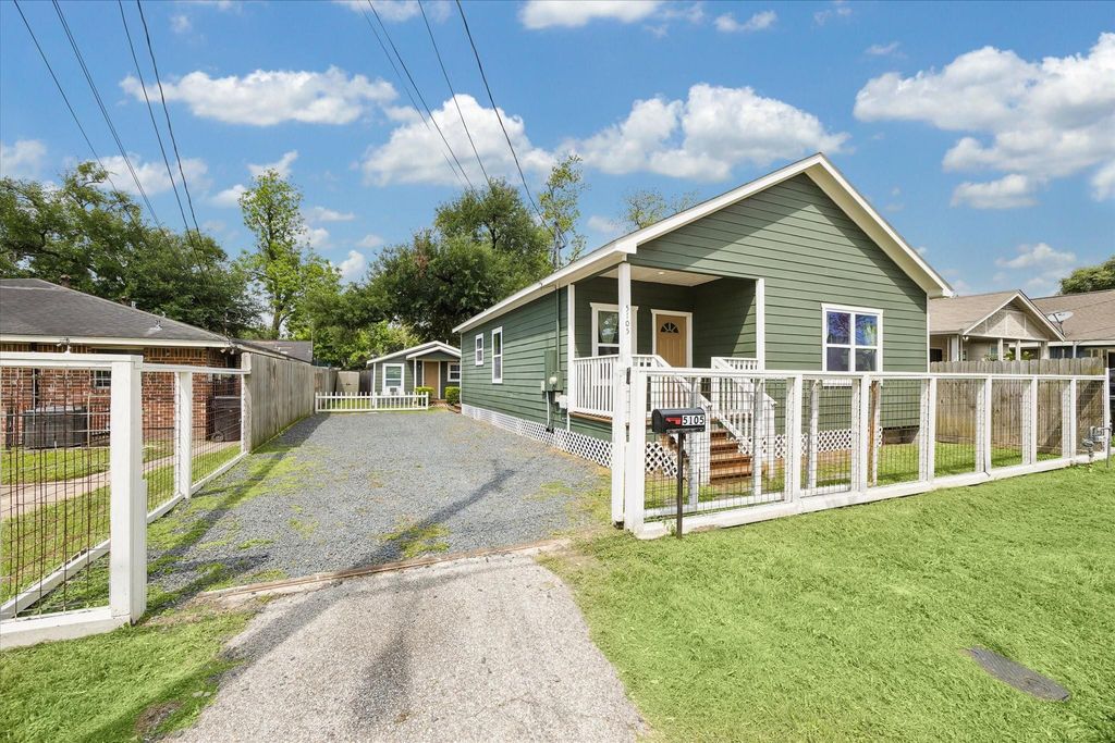 5105 Chapman Street, Houston, TX 77009