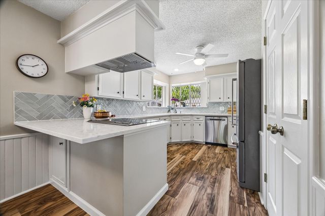 16418 Clearcrest Drive, Houston, TX 77059