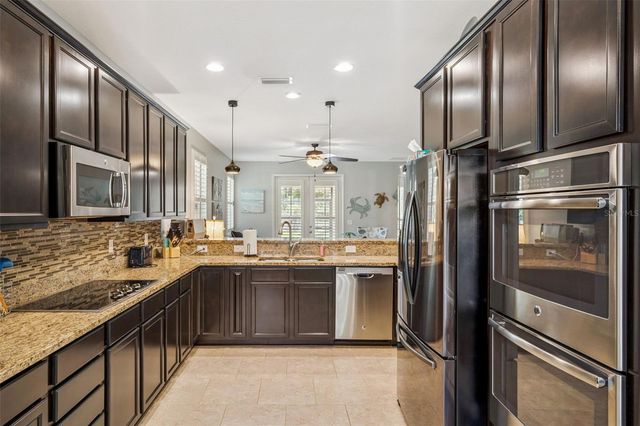 525 GUNSTON CT, Davenport, FL 33837