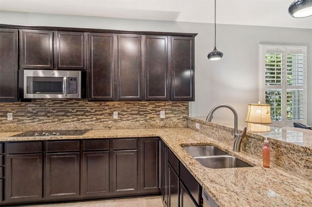 525 GUNSTON CT, Davenport, FL 33837