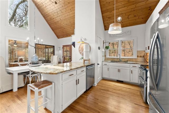 315 N Lake Drive, Sautee Nacoochee, GA 30571