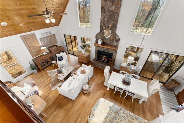 315 N Lake Drive, Sautee Nacoochee, GA 30571