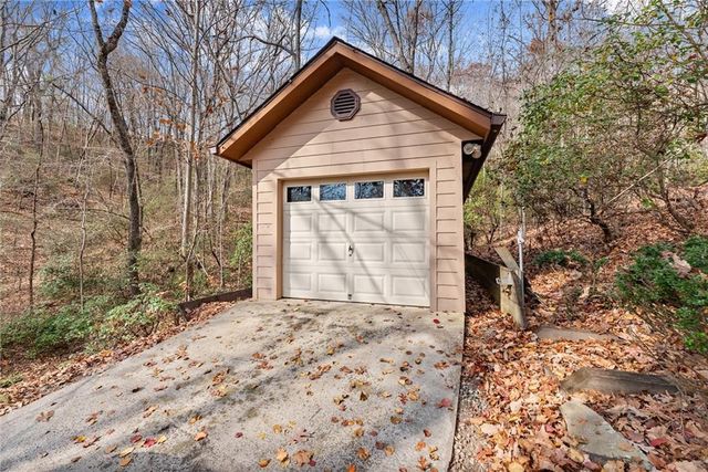315 N Lake Drive, Sautee Nacoochee, GA 30571