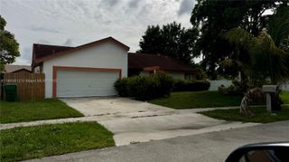 4421 NW 73rd Ave, Lauderhill, FL 33319