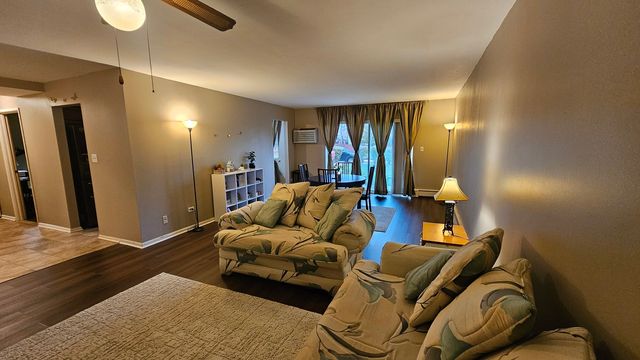 1321 S Finley Road 105, Lombard, IL 60148