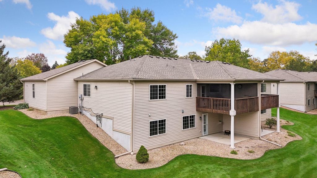 980 Carriage Lane, Chaska, MN 55318 — photo 2