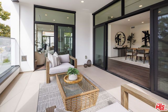 425 N Palm Drive 201, Beverly Hills, CA 90210