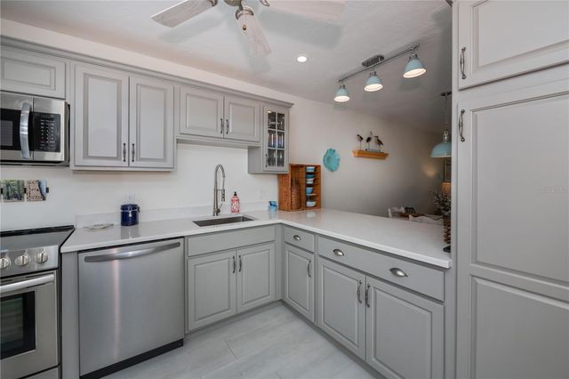 1041 CAPRI ISLES BOULEVARD 104, Venice, FL 34292