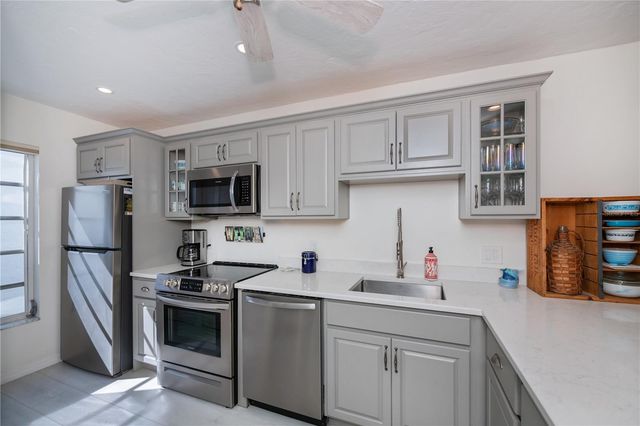 1041 CAPRI ISLES BOULEVARD 104, Venice, FL 34292