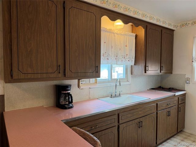 32466 Avondale Street, Westland, MI 48186