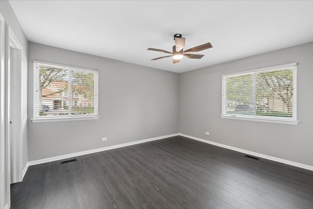 225 Thornapple Court 225, Buffalo Grove, IL 60089