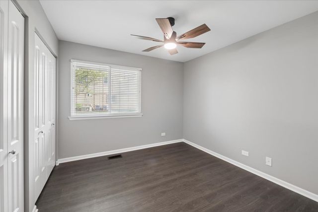 225 Thornapple Court 225, Buffalo Grove, IL 60089