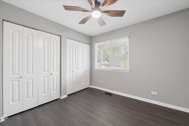 225 Thornapple Court 225, Buffalo Grove, IL 60089