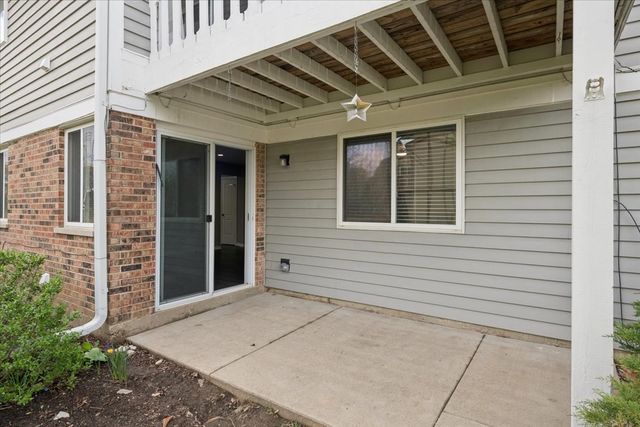 225 Thornapple Court 225, Buffalo Grove, IL 60089