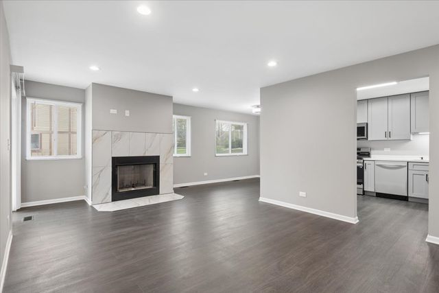 225 Thornapple Court 225, Buffalo Grove, IL 60089