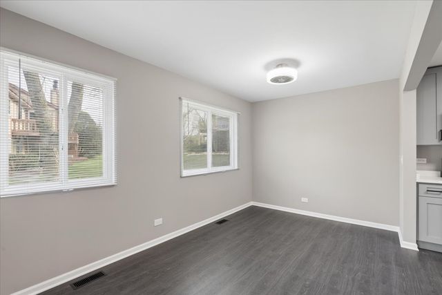 225 Thornapple Court 225, Buffalo Grove, IL 60089