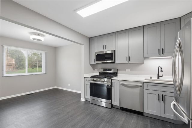 225 Thornapple Court 225, Buffalo Grove, IL 60089