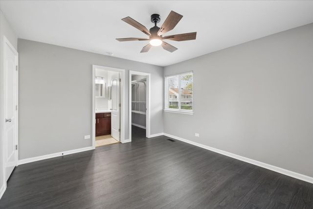 225 Thornapple Court 225, Buffalo Grove, IL 60089