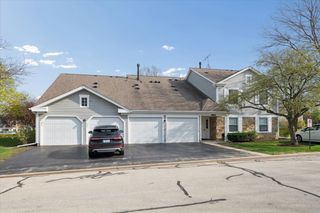 225 Thornapple Court 225, Buffalo Grove, IL 60089