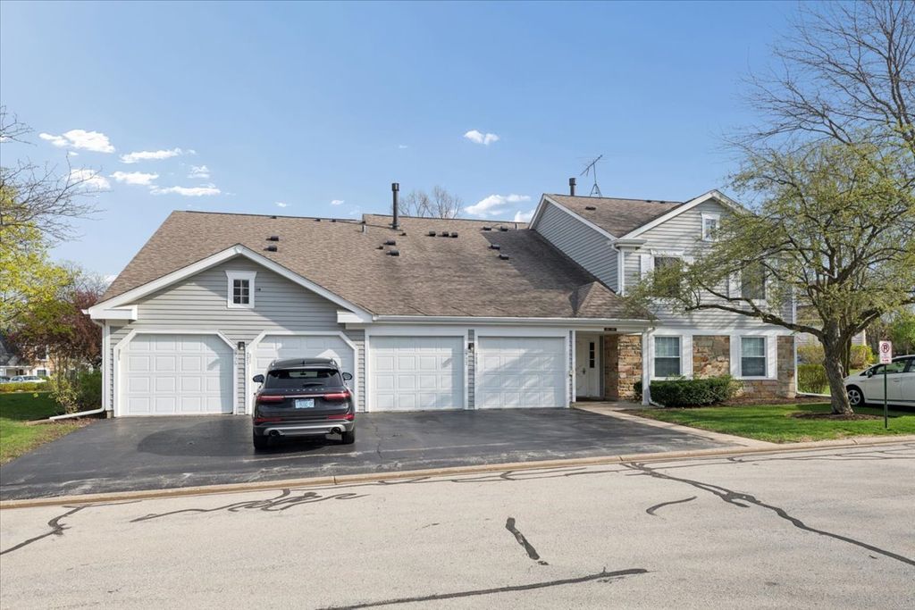 225 Thornapple Court 225, Buffalo Grove, IL 60089