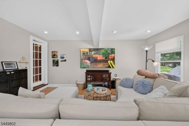 21 Crossbrook Rd, Livingston Twp., NJ 07039