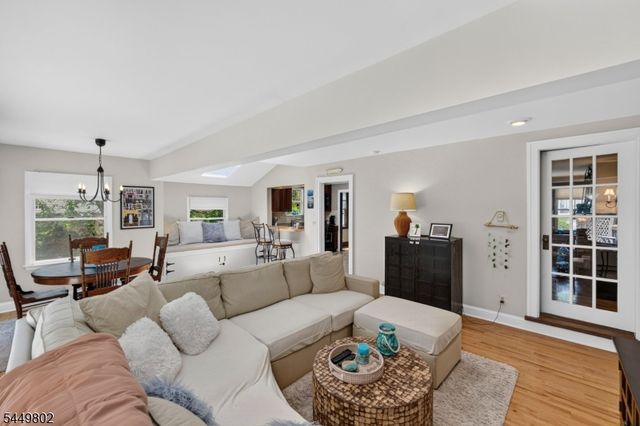 21 Crossbrook Rd, Livingston Twp., NJ 07039