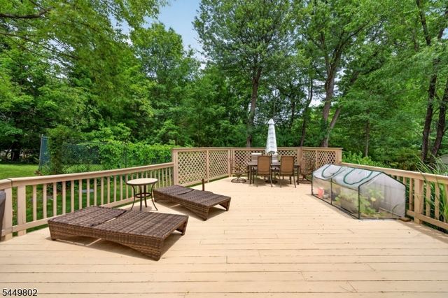 21 Crossbrook Rd, Livingston Twp., NJ 07039