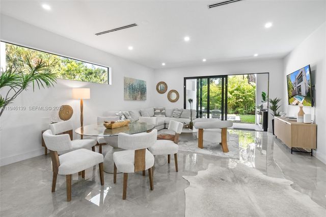 325 SW 16th St B, Fort Lauderdale, FL 33315