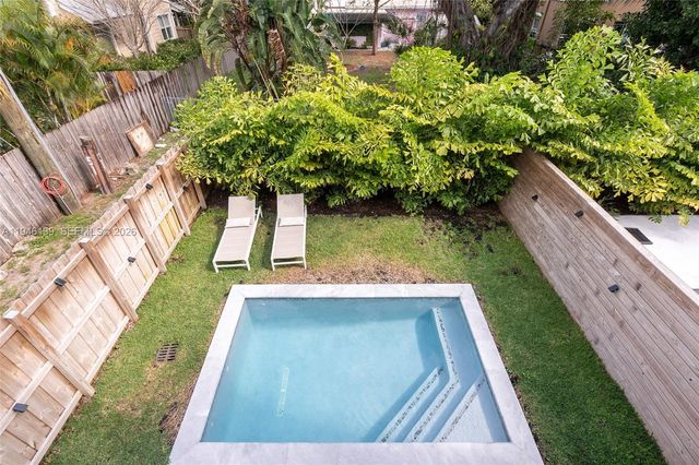 325 SW 16th St B, Fort Lauderdale, FL 33315