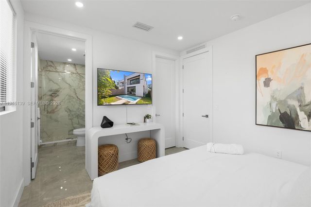 325 SW 16th St B, Fort Lauderdale, FL 33315