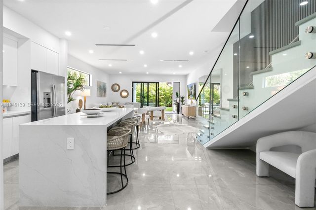 325 SW 16th St B, Fort Lauderdale, FL 33315