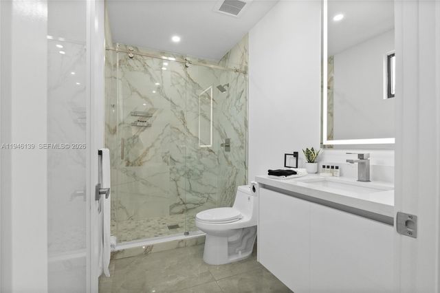 325 SW 16th St B, Fort Lauderdale, FL 33315