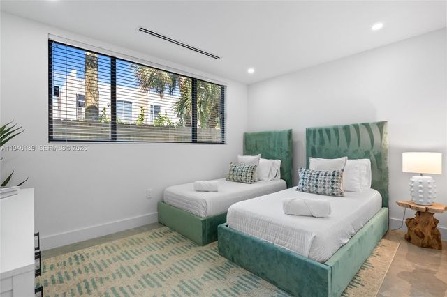 325 SW 16th St B, Fort Lauderdale, FL 33315