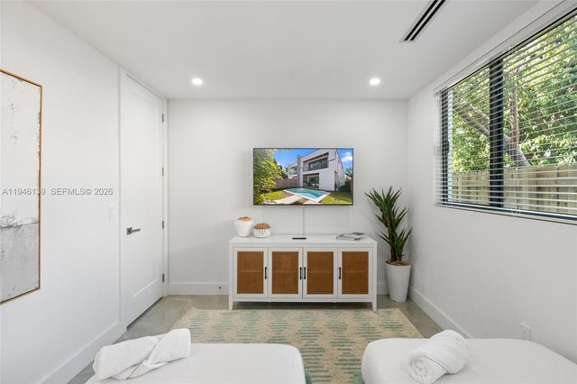 325 SW 16th St B, Fort Lauderdale, FL 33315